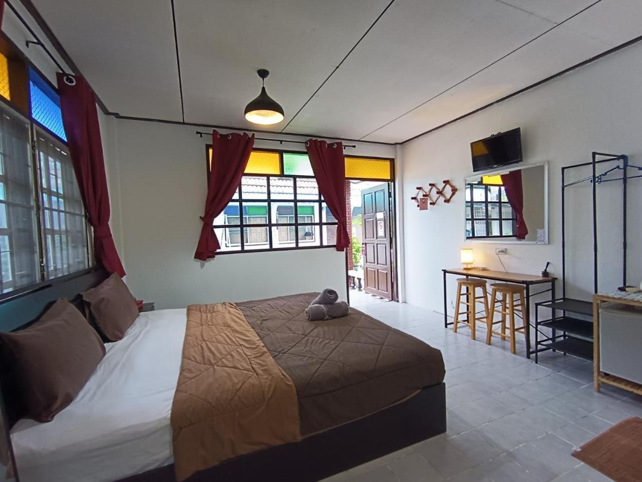 The Naiyanghouse Hotell Nai Yang Beach Exteriör bild