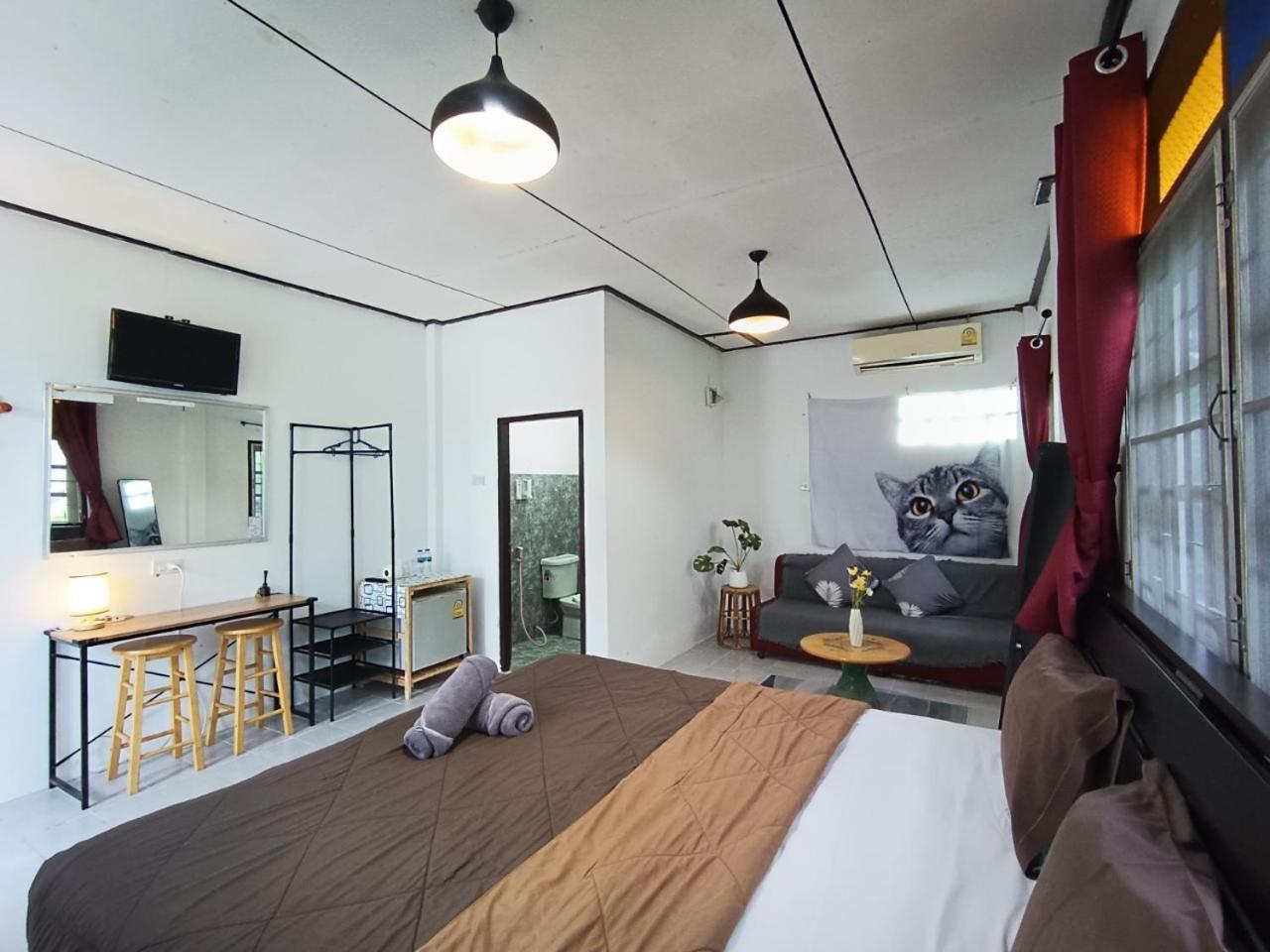 The Naiyanghouse Hotell Nai Yang Beach Exteriör bild